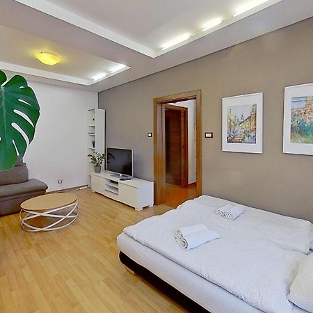 2Br Apt With Free Garage Parking, Close To The Historic Centre Братислава Екстер'єр фото