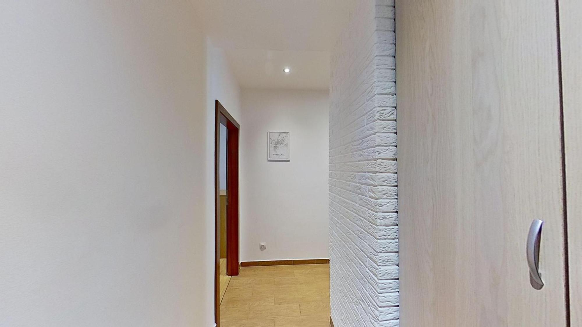 2Br Apt With Free Garage Parking, Close To The Historic Centre Братислава Екстер'єр фото