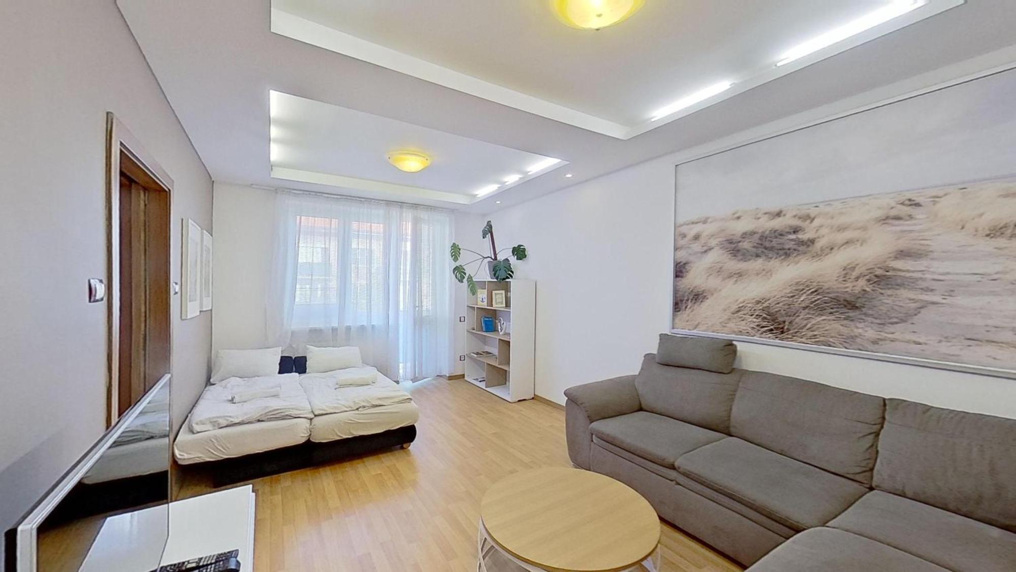 2Br Apt With Free Garage Parking, Close To The Historic Centre Братислава Екстер'єр фото