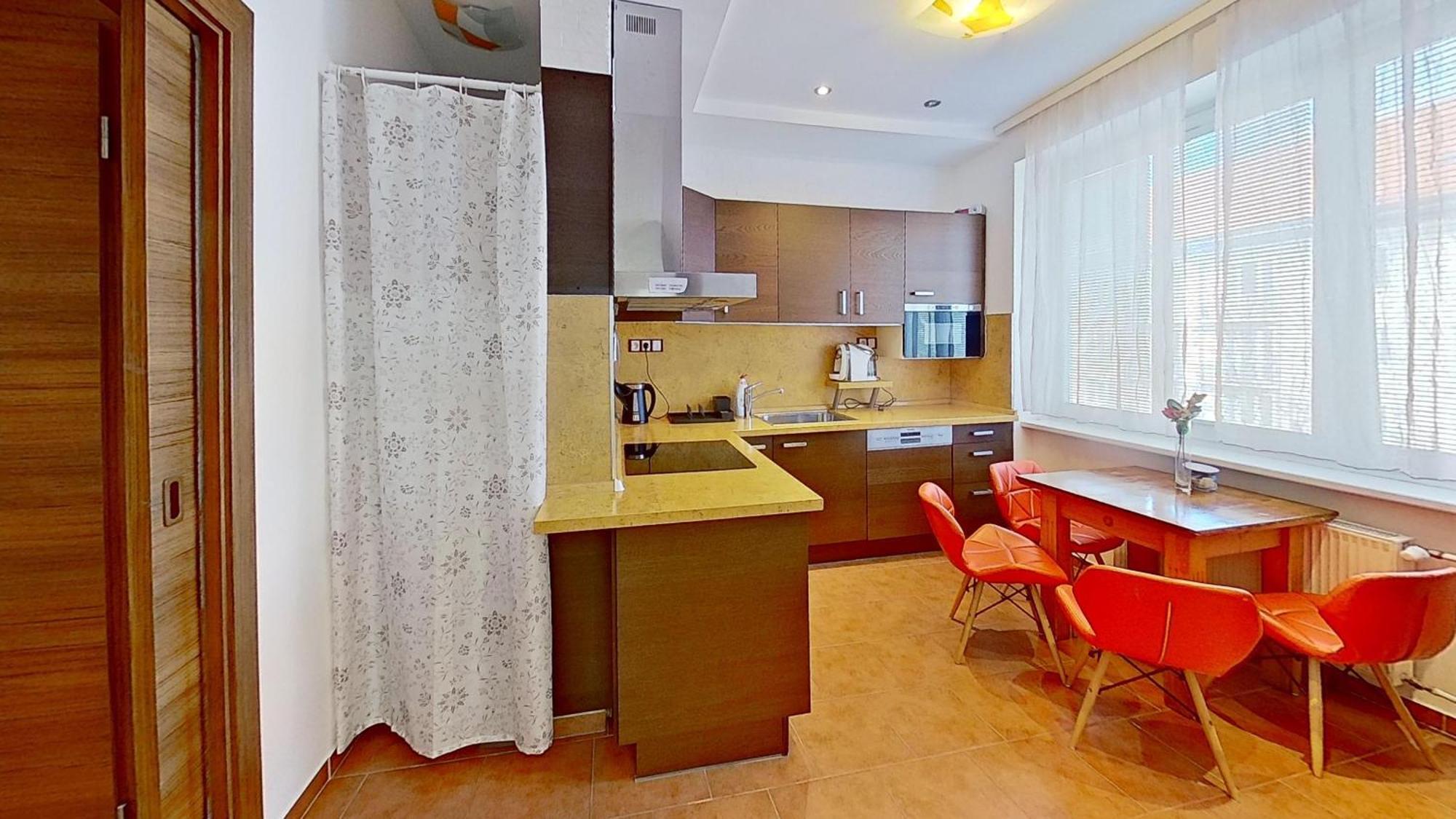 2Br Apt With Free Garage Parking, Close To The Historic Centre Братислава Екстер'єр фото