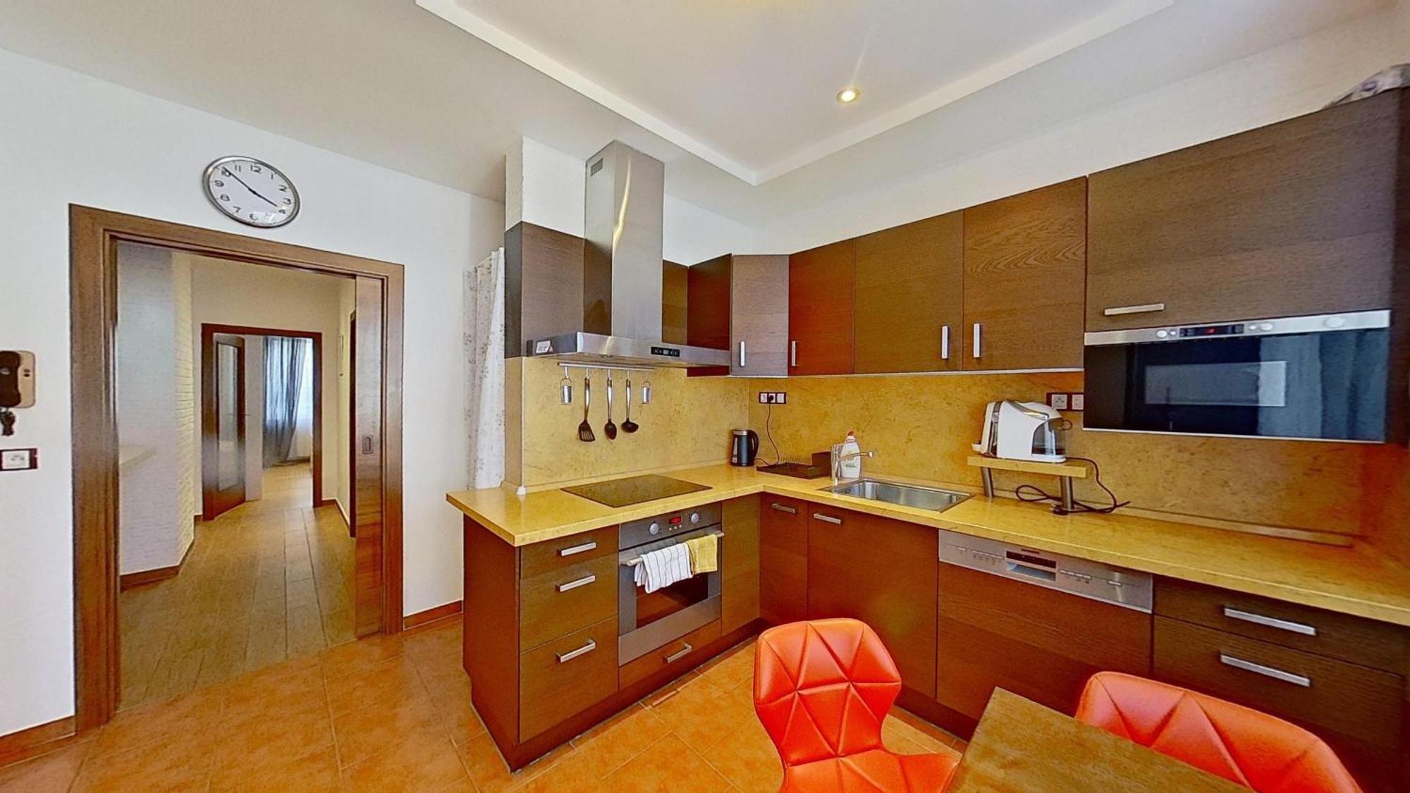 2Br Apt With Free Garage Parking, Close To The Historic Centre Братислава Екстер'єр фото