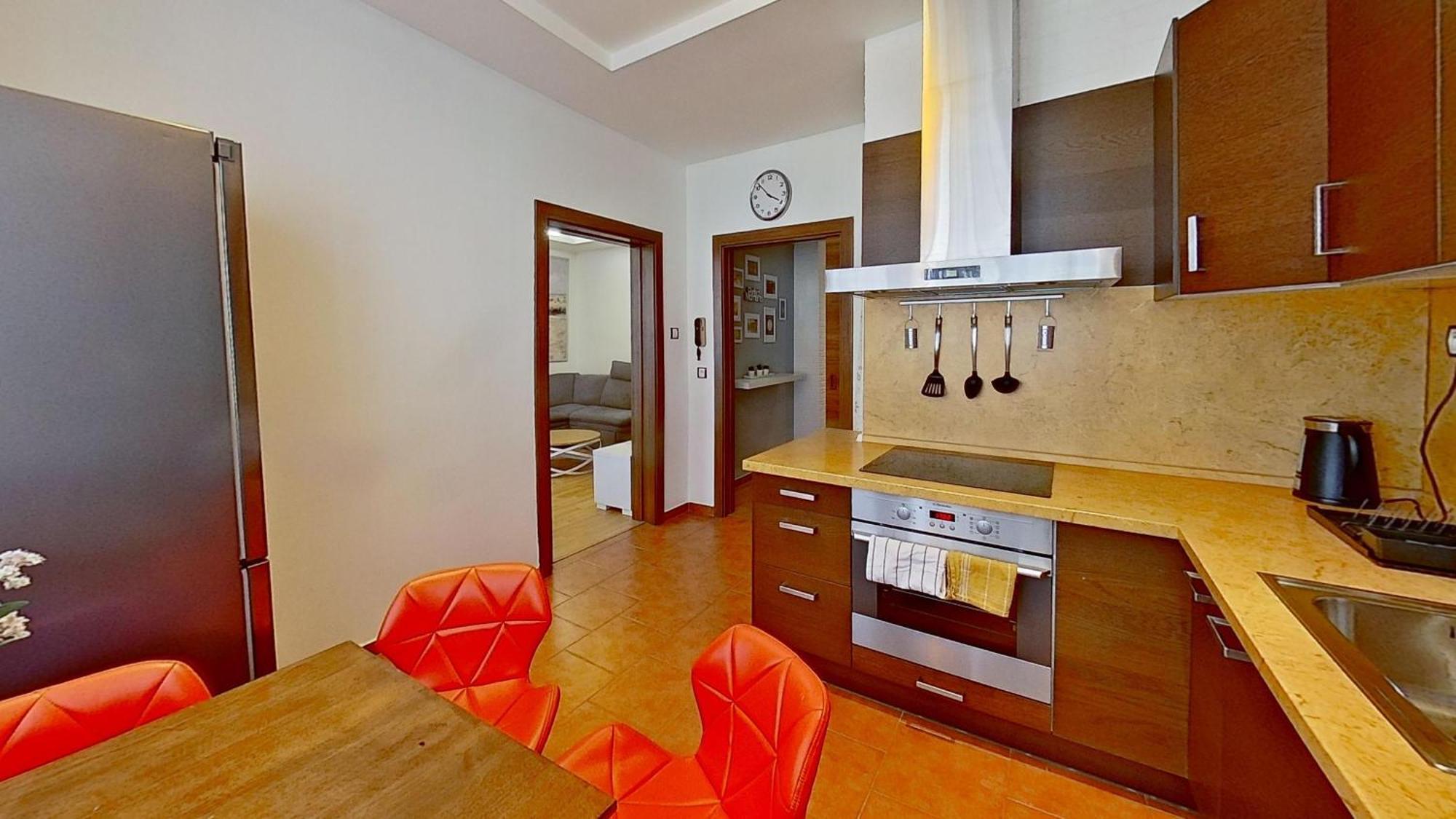 2Br Apt With Free Garage Parking, Close To The Historic Centre Братислава Екстер'єр фото